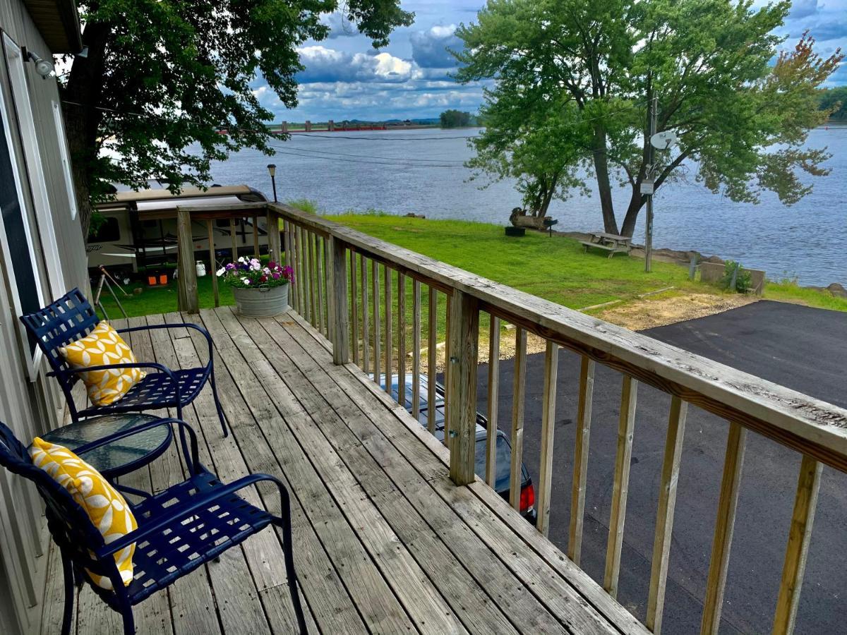 Mississippi River Cabin Bellevue Exterior photo